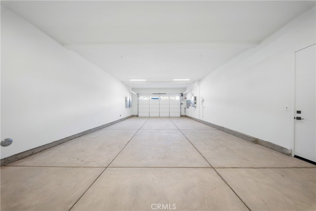https://media.crmls.org/medias/3e1be04a-7016-4958-80ff-ff806966ff01.jpg?preset=X-Large