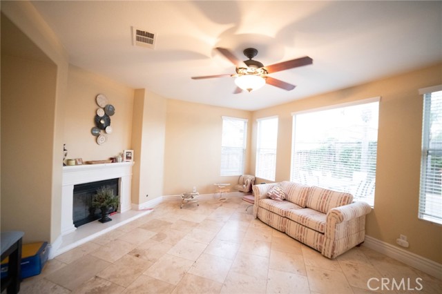 Detail Gallery Image 4 of 14 For 13539 Laurel Ct, Corona,  CA 92880 - 5 Beds | 3/1 Baths
