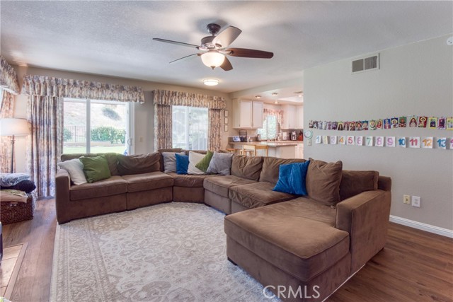 Detail Gallery Image 14 of 30 For 23903 Creekwood Dr, Moreno Valley,  CA 92557 - 4 Beds | 2/1 Baths