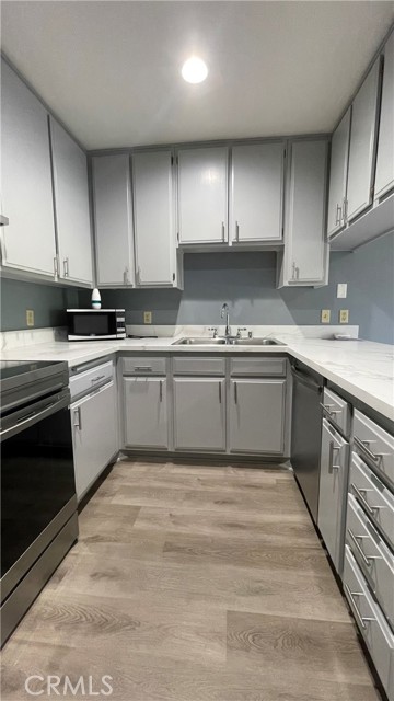Detail Gallery Image 5 of 24 For 6815 Remmet Ave #219,  Canoga Park,  CA 91303 - 1 Beds | 1 Baths