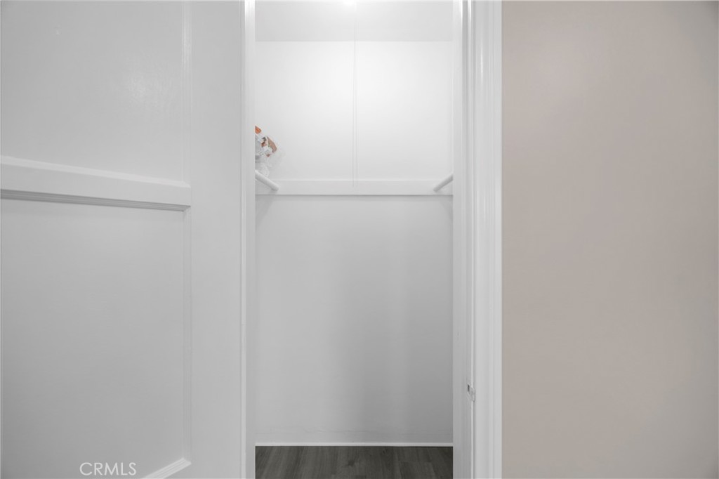 https://media.crmls.org/medias/3e1dc44c-fb18-4f5a-bcb6-0c2845e374da.jpg?preset=X-Large
