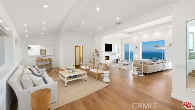 Detail Gallery Image 6 of 69 For 31654 Broad Beach Rd, Malibu,  CA 90265 - 4 Beds | 3/1 Baths