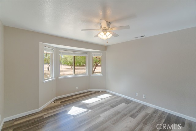 Detail Gallery Image 28 of 75 For 14064 Tioga, Oak Hills,  CA 92344 - 5 Beds | 2/1 Baths