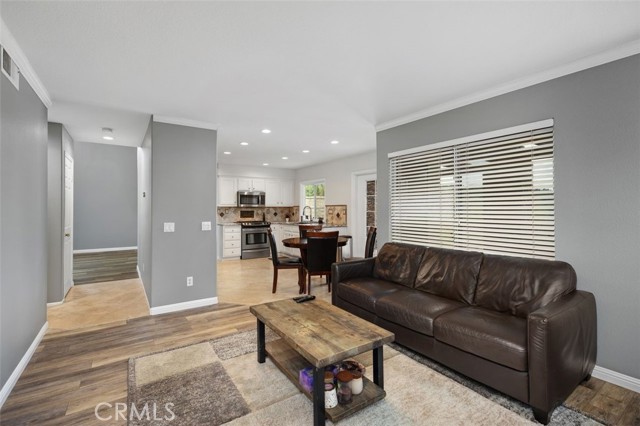 4 Chisholm Trail, Trabuco Canyon CA: https://media.crmls.org/medias/3e1eea62-fbed-40fa-a11e-6e4709b5245a.jpg