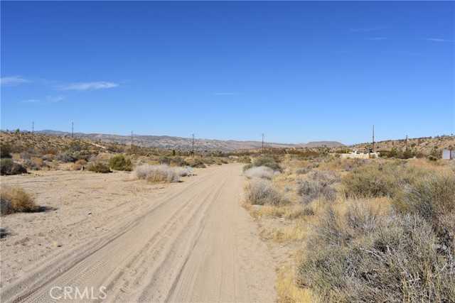 Detail Gallery Image 3 of 7 For 1 Indio Ave, Yucca Valley,  CA 92284 - – Beds | – Baths