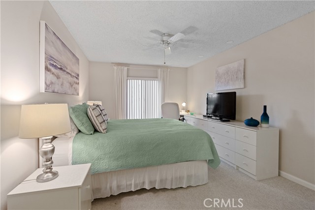 Image 28 of 37 For 1421 Sunrise Way 34