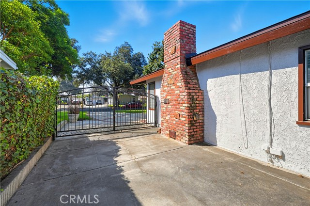 Detail Gallery Image 2 of 37 For 721 E Hanks St, Azusa,  CA 91702 - 4 Beds | 2 Baths