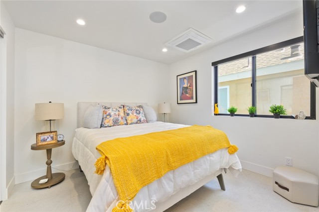 500 E Balboa Boulevard, Newport Beach CA: https://media.crmls.org/medias/3e203c31-b19c-4bf4-8cc8-c1eabc94ed71.jpg