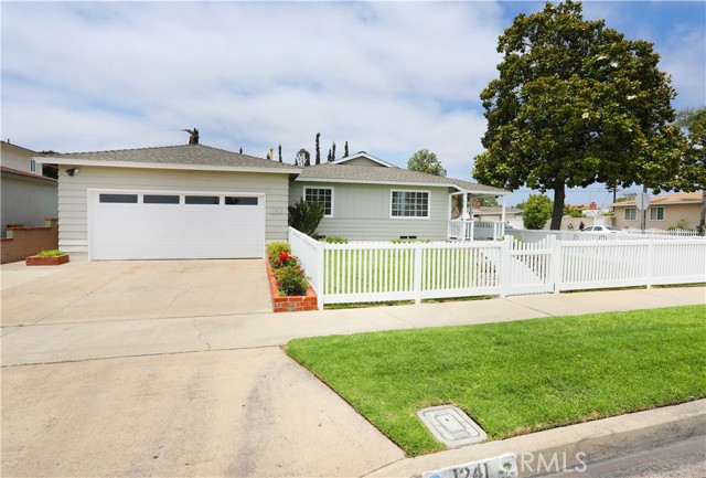 1241 E Mayfair Avenue, Orange CA: https://media.crmls.org/medias/3e20949b-fde3-4be7-b2b3-0df248b055fa.jpg