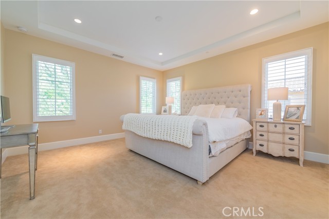 51 Thoroughbred, Irvine CA: https://media.crmls.org/medias/3e20dae8-0f5b-4f28-8002-417046dbed14.jpg