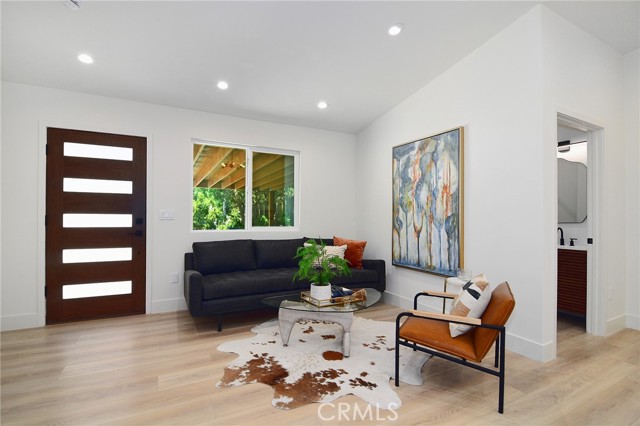 Detail Gallery Image 43 of 65 For 22284 Avenue San Luis, Woodland Hills,  CA 91364 - 6 Beds | 5/1 Baths