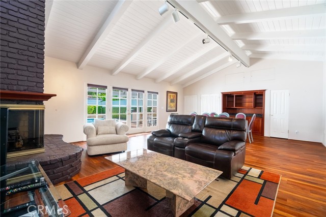 Detail Gallery Image 15 of 44 For 900 N California St, Burbank,  CA 91505 - 3 Beds | 2 Baths