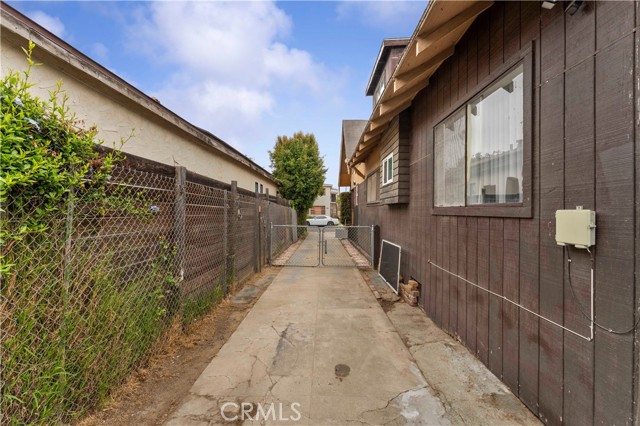 Detail Gallery Image 21 of 22 For 1811 S Ridgeley Dr, Los Angeles,  CA 90019 - 2 Beds | 1 Baths