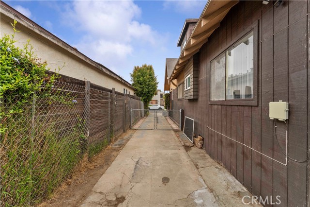 Detail Gallery Image 21 of 22 For 1811 S Ridgeley Dr, Los Angeles,  CA 90019 - 2 Beds | 1 Baths