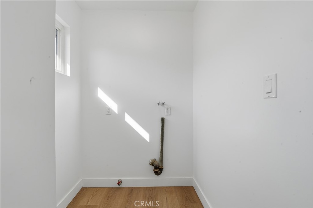 https://media.crmls.org/medias/3e23763b-79f8-4345-b0a1-bf12ee456d5b.jpg?preset=X-Large