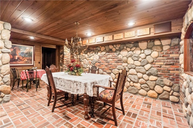 Detail Gallery Image 46 of 75 For 7008 Hawarden Dr, Riverside,  CA 92506 - 6 Beds | 5/1 Baths