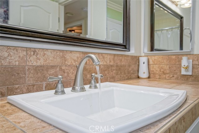 Detail Gallery Image 27 of 54 For 27123 Crossglade Ave #4,  Canyon Country,  CA 91351 - 2 Beds | 2 Baths