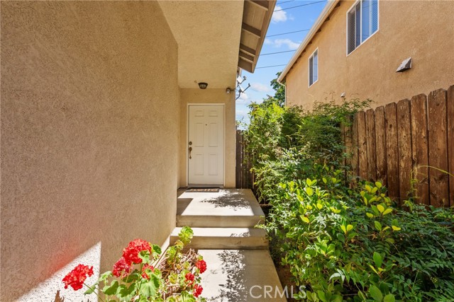 Detail Gallery Image 2 of 48 For 15721 Cobalt St #118,  Sylmar,  CA 91342 - 3 Beds | 3 Baths