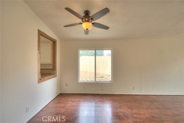 14319 Weeping Willow Lane, Fontana CA: https://media.crmls.org/medias/3e265077-eda6-40b7-856b-97d4dfc3a96e.jpg