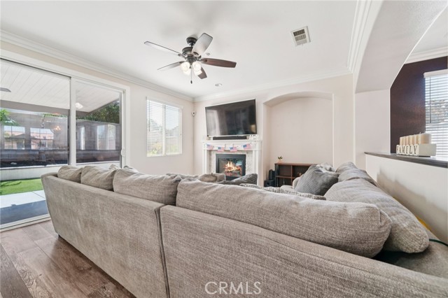 Detail Gallery Image 5 of 22 For 6953 Catawba Dr, Fontana,  CA 92336 - 4 Beds | 2/1 Baths