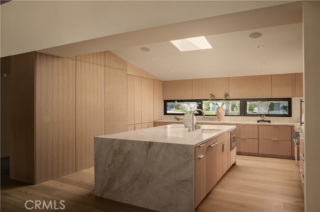 Detail Gallery Image 7 of 33 For 23740 Killion St, Woodland Hills,  CA 91367 - 4 Beds | 3 Baths