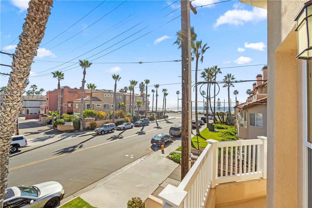 Detail Gallery Image 31 of 60 For 111 14th, Huntington Beach,  CA 92648 - 3 Beds | 2/1 Baths