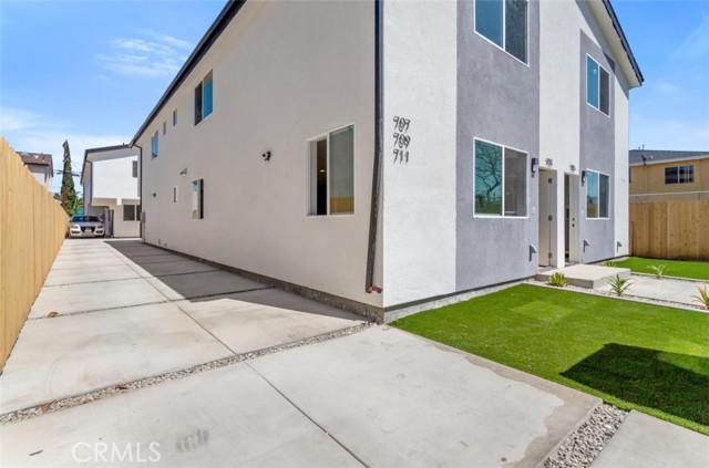 Detail Gallery Image 21 of 45 For 703 W 80th St, Los Angeles,  CA 90044 - 4 Beds | 4 Baths