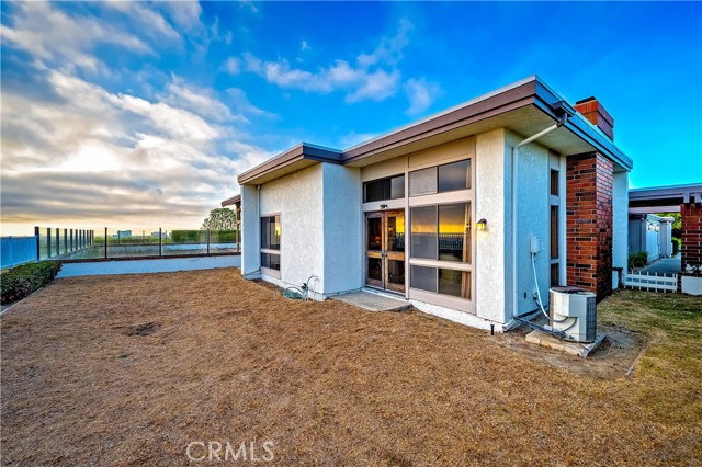 21 Beachcomber Drive, Corona del Mar CA: https://media.crmls.org/medias/3e27d042-1e36-4d9c-a25e-726a45a7d8d6.jpg
