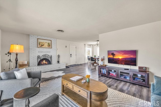 Detail Gallery Image 6 of 43 For 5837 La Luna Ave, Twentynine Palms,  CA 92277 - 3 Beds | 2 Baths