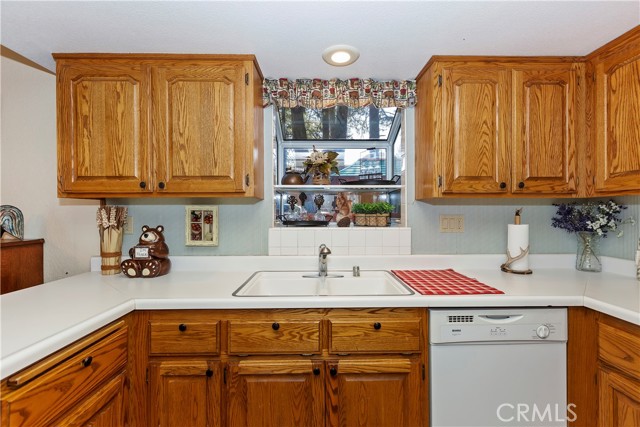 Detail Gallery Image 10 of 22 For 42751 Peregrine Ave, Big Bear Lake,  CA 92315 - 3 Beds | 2 Baths