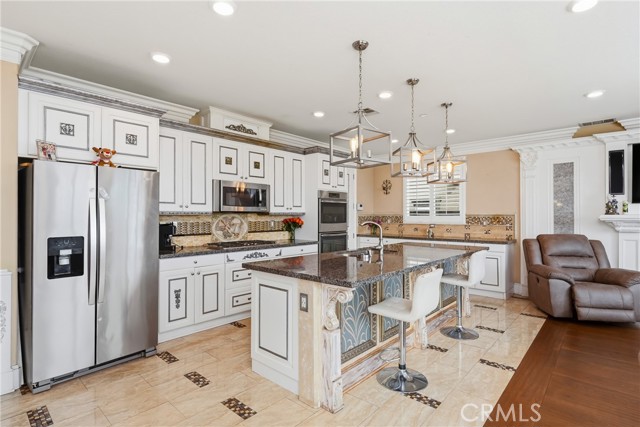 Detail Gallery Image 9 of 64 For 15507 Vanilla Bean Ln, Fontana,  CA 92336 - 4 Beds | 3/1 Baths