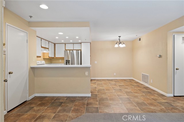 Detail Gallery Image 5 of 23 For 2800 Keller Dr #69,  Tustin,  CA 92782 - 1 Beds | 1 Baths