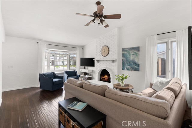 Detail Gallery Image 6 of 38 For 20851 Lancelot Ln, Huntington Beach,  CA 92646 - 4 Beds | 2 Baths