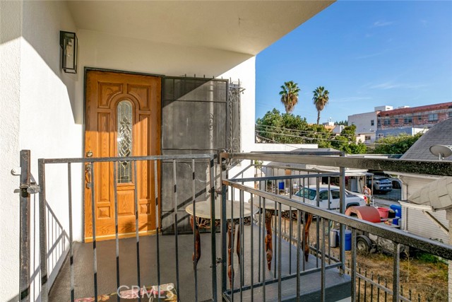 Detail Gallery Image 25 of 29 For 1748 N Kenmore Ave #203,  Los Angeles,  CA 90027 - 2 Beds | 2 Baths