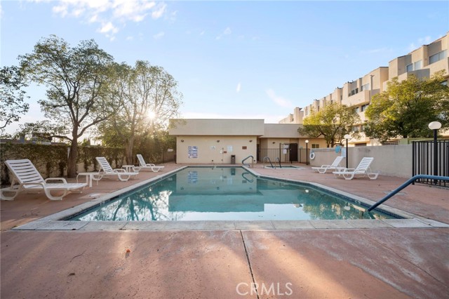 Detail Gallery Image 28 of 37 For 19350 Sherman Way #338,  Reseda,  CA 91335 - 2 Beds | 2 Baths