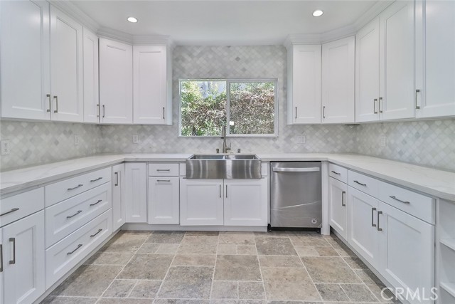 Detail Gallery Image 6 of 29 For 14434 Greenleaf, Sherman Oaks,  CA 91423 - 5 Beds | 3/2 Baths