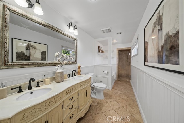 Detail Gallery Image 23 of 35 For 23000 Brenford Street, Woodland Hills,  CA 91364 - 4 Beds | 4 Baths