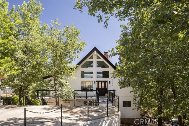 27792 West Shore Road, Lake Arrowhead CA: https://media.crmls.org/medias/3e2db7bc-56da-4782-992a-dd1ad2fba2bb.jpg