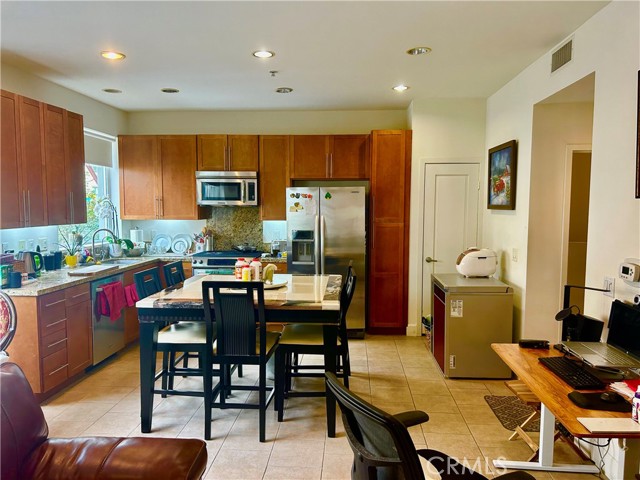 Detail Gallery Image 26 of 64 For 300 E 4th St. #101,  Long Beach,  CA 90802 - 1 Beds | 2 Baths