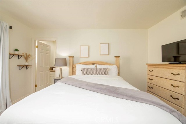 Detail Gallery Image 37 of 62 For 7310 Balboa Bld #F,  Van Nuys,  CA 91406 - 2 Beds | 3 Baths