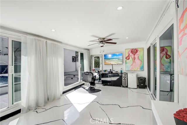 20200 Clark Street, Woodland Hills CA: https://media.crmls.org/medias/3e30e6cb-f607-49fd-a173-6483d175b540.jpg