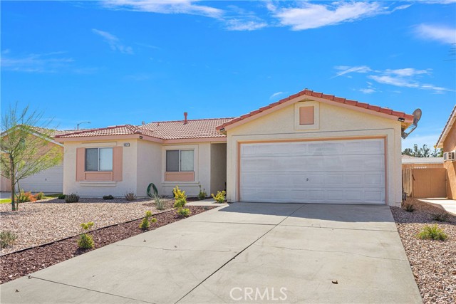 Detail Gallery Image 2 of 43 For 14221 Surrey Ct, Victorville,  CA 92394 - 3 Beds | 2 Baths