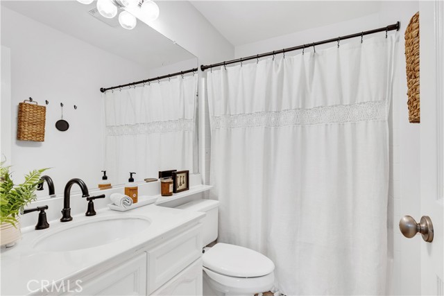 64 Vista del Valle, Aliso Viejo CA: https://media.crmls.org/medias/3e31bc52-0aa5-44d8-9ffa-9d31a0e42595.jpg