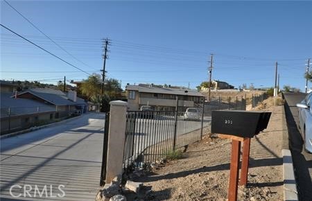 201 W Williams Street, Barstow CA: https://media.crmls.org/medias/3e31db55-898c-448f-a2a1-933075b08231.jpg