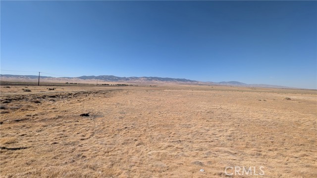 275 W Avenue B, Lancaster CA: https://media.crmls.org/medias/3e32536b-e06f-43af-aef0-0b3d6e71750f.jpg
