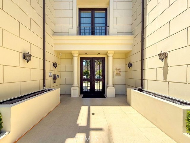 443 N Palm Drive, Beverly Hills CA: https://media.crmls.org/medias/3e32560f-0cc7-4617-bed9-801b23ab3b0a.jpg