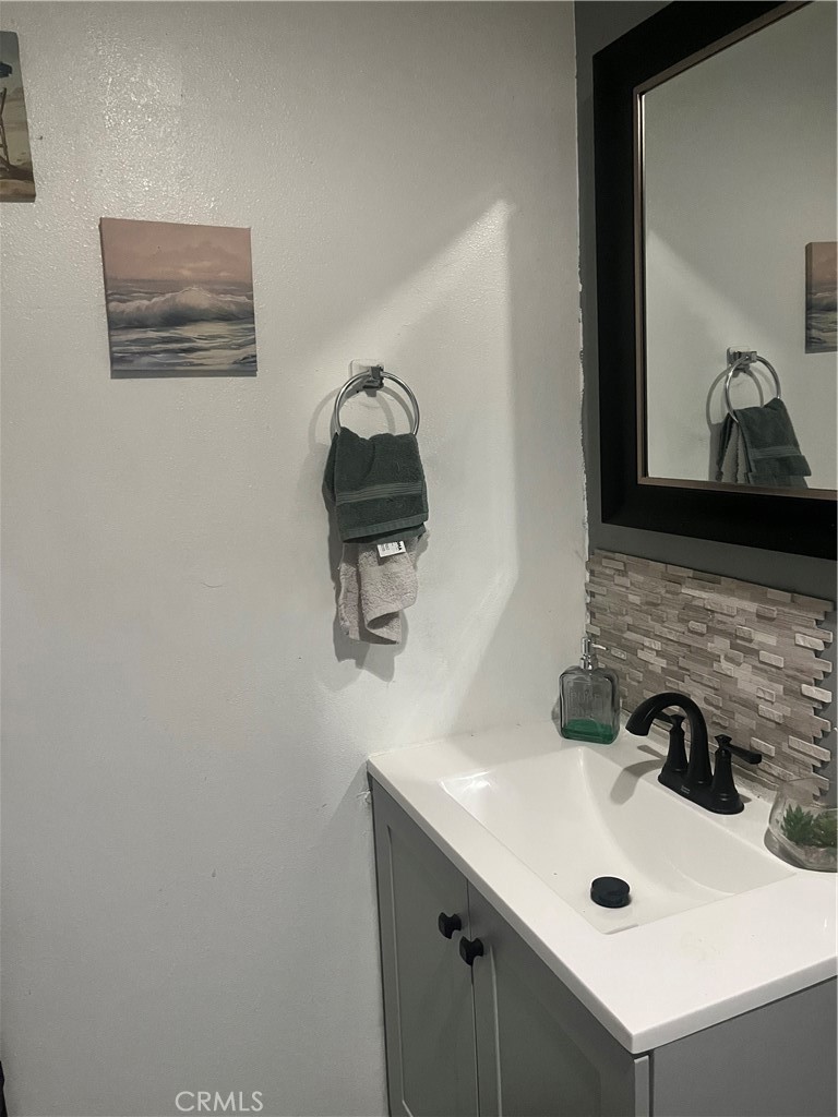 https://media.crmls.org/medias/3e3317ca-49fd-40aa-a0a3-39b612d604e6.jpg?preset=X-Large