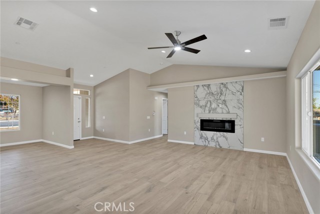 Detail Gallery Image 4 of 34 For 17837 Sultana St, Hesperia,  CA 92345 - 4 Beds | 2/1 Baths