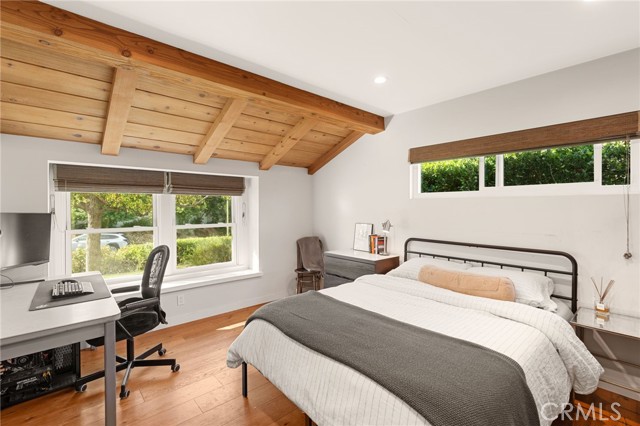 Detail Gallery Image 17 of 30 For 23843 Crosson Dr, Woodland Hills,  CA 91367 - 3 Beds | 2/1 Baths