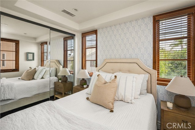 Detail Gallery Image 20 of 40 For 604 1/2 Marigold Ave #B,  Corona Del Mar,  CA 92625 - 3 Beds | 3 Baths